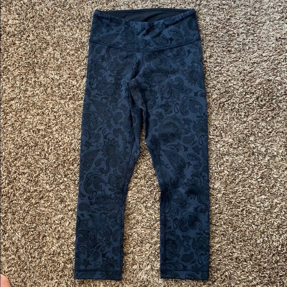 Lululemon crop pattern leggings